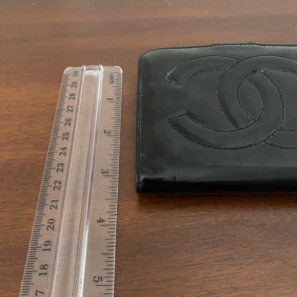 Chanel Black Patent Leather Wallet/Iconic Interlocking CC Logo - Picture 9 of 9